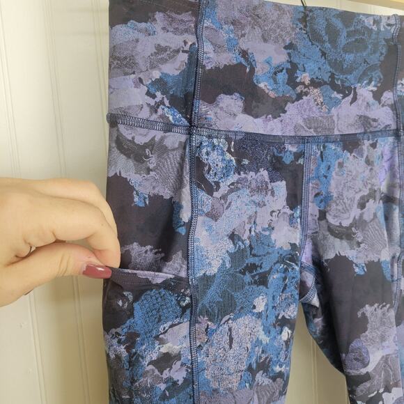Lululemon Screen Camo Leggings Size 4 AS IS - Picture 2 of 13